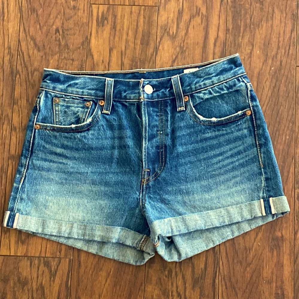 Levi’s denim shorts size 26